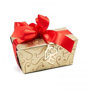 Κουτί με 500γρ πραλίνες και πλέξι (χρυσό) “LOVE”