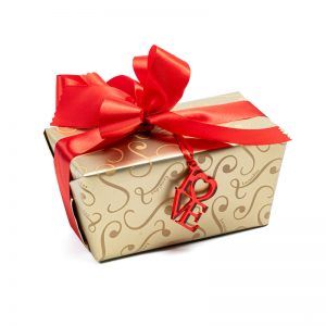 Κουτί 750γρ πραλίνες και πλέξι διακοσμητικό “LOVE”