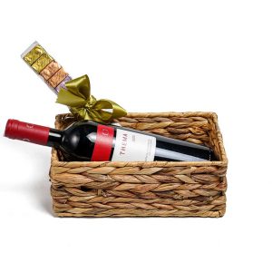 Καλάθι με 1 κρασί κόκκινο “THEMA” ΠΑΥΛΊΔΗ και 1 κουτί με σοκολατάκια Leonidas