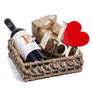 Καλάθι με 1 κρασί κόκκινο MERLOT “ΟΙΚΟΓΕΝΕΙΑΣ ΓΚΙΡΛΕΜΗ” και 500γρ σοκολατάκια Leonidas και διακοσμητικό πλέξι