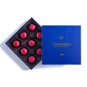 Χάρτινο κουτί τετράγωνο μπλέ “Heritage S” με 160γρ σοκολατάκια Cerise Leonidas