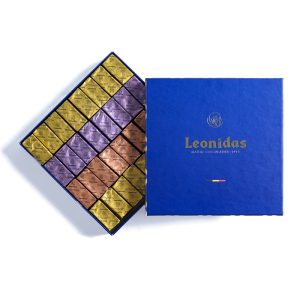 Χάρτινο κουτί τετράγωνο μπλέ “Heritage S” με 350γρ σοκολατάκια Gianduja Giantina Giamanda Leonidas