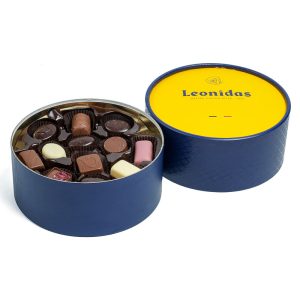 Χάρτινη καπελιέρα μπλέ-κίτρινη με 400γρ σοκολατάκια Leonidas (ποικιλία)