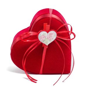 Βελούδινη καρδιά με 250γρ σοκολατάκια Leonidas και μανταλάκι καρδιά
