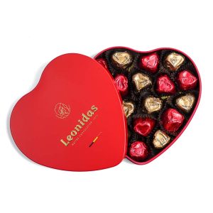 Μεταλλική κόκκινη καρδιά με 270γρ σοκολατάκια καρδούλες τυλιχτές Leonidas