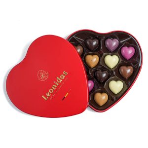 Μεταλλική καρδιά κόκκινη με σοκολατένιες καρδούλες (120γρ) Leonidas