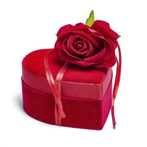 Βελούδινη καρδιά με σοκολατάκια Leonidas και κόκκινο τριαντάφυλλο