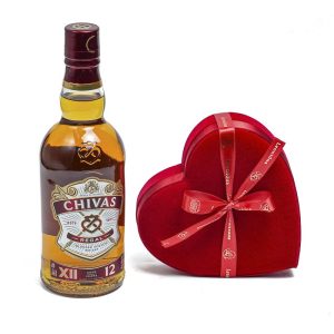 Βελούδινη καρδιά κόκκινη με σοκολατάκια Leonidas και ουίσκι CHIVAS