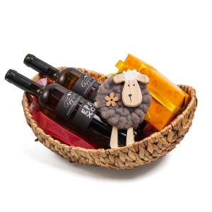 Καλάθι με 2 κρασιά λευκά “ΕΡΩΧΟΣ ΑΡΓΥΡΙΟΥ” και 750γρ σοκολατένια αυγουλάκια Leonidas και προβατάκι